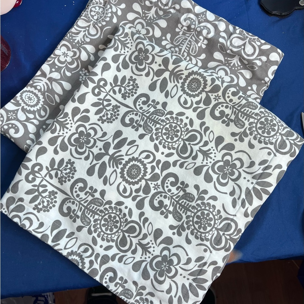 IKEA Akerkulla pillow cover/shams 20x20 lot of 2 - Picture 1 of 3